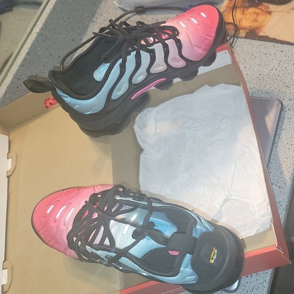 Nike Air VaperMax Plus - Picture 3 of 5